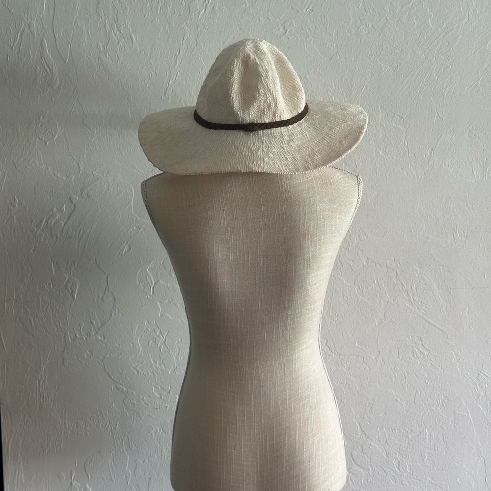 Cream sunhat Charlotte Russe with brown woven belt